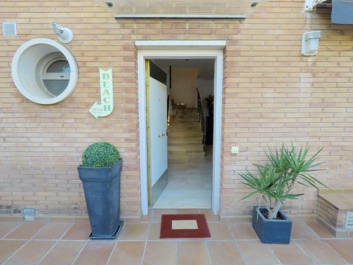 Beach House Castelldefels Luaran gambar
